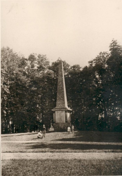 File:1867 ca. Sombreno Obelisco 1b.jpg