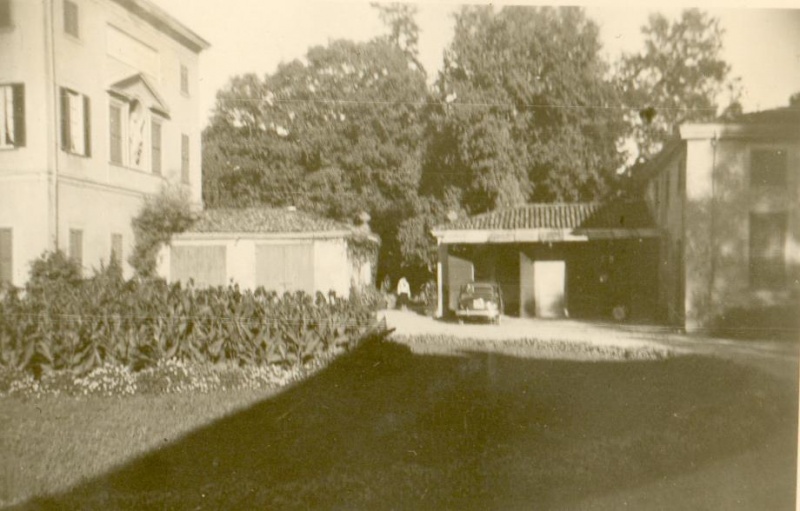 File:1952 Sombreno cortile.jpg