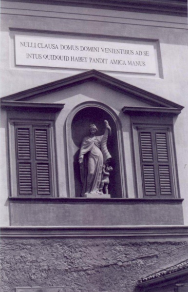 File:Gelpi Statua dell'Ospitalita 1.jpg