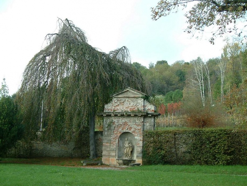 File:2004 7 novembre Fontana della Ninfa.jpg