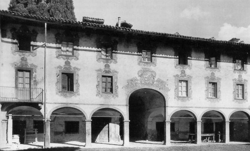 File:Carrara Spinelli palazzo a Clusone.jpg