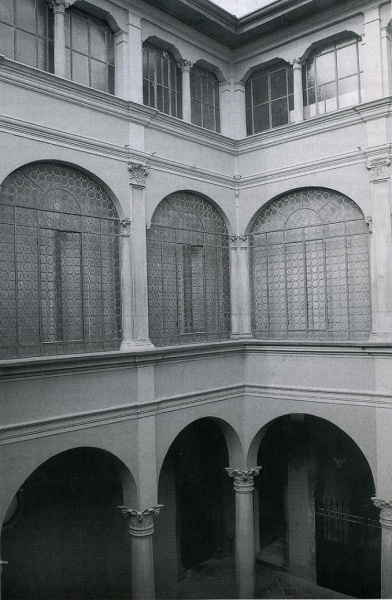 File:Lupi palazzo via Pignolo 98 c.jpg
