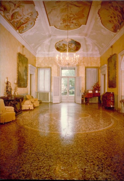 File:Palazzo Agliardi Salone pianoterra.jpg